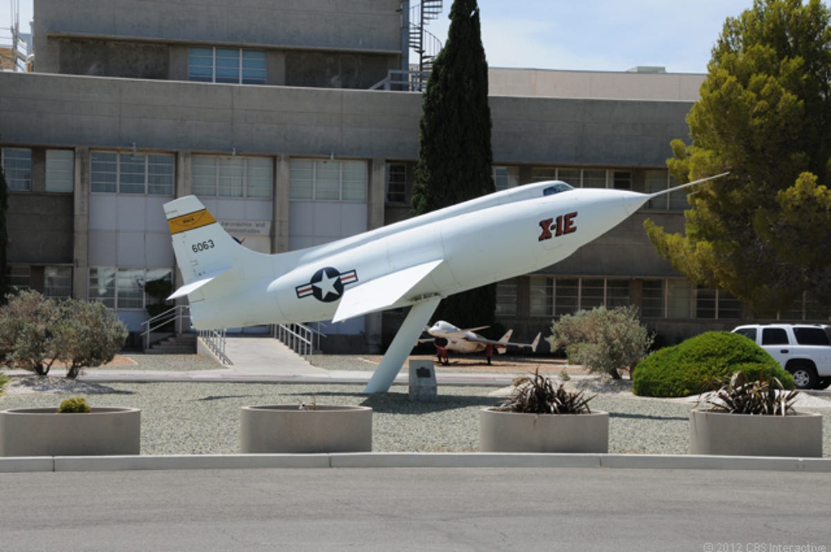 X-1E.jpg