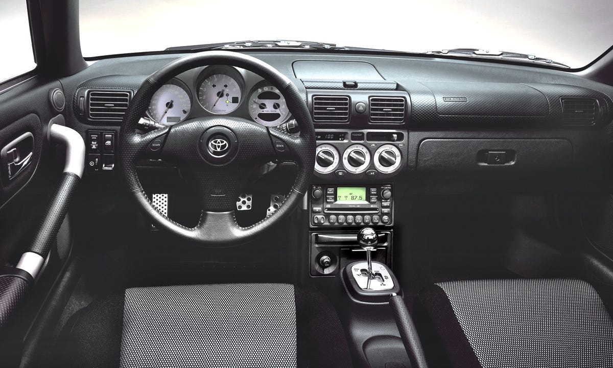 Toyota MR2 Spyder interior
