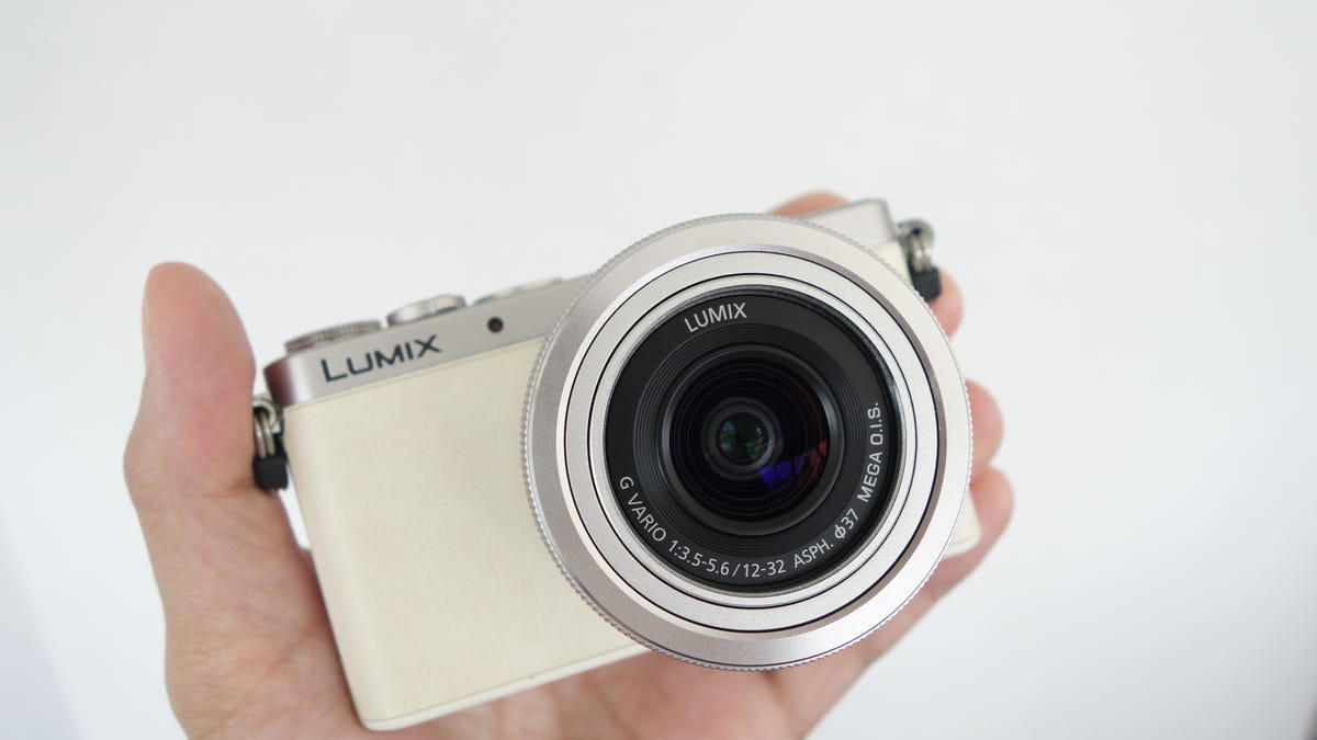 ik heb nodig knuffel trainer Panasonic Lumix DMC-GM1 (with 12 - 32mm Lens) review: Panasonic Lumix DMC- GM1: Tiny camera with big specs - CNET