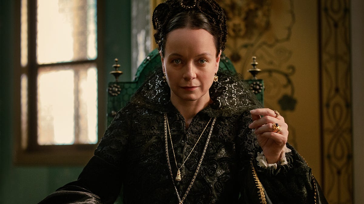 Samantha Morton as Queen Catherine Medici glares into the camera