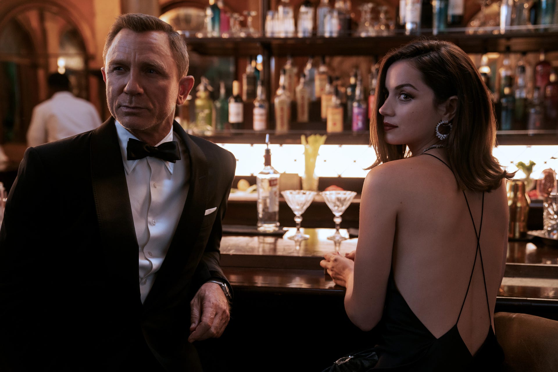 Daniel Craig and Ana de Armas have time for a drink in No Time to Die.