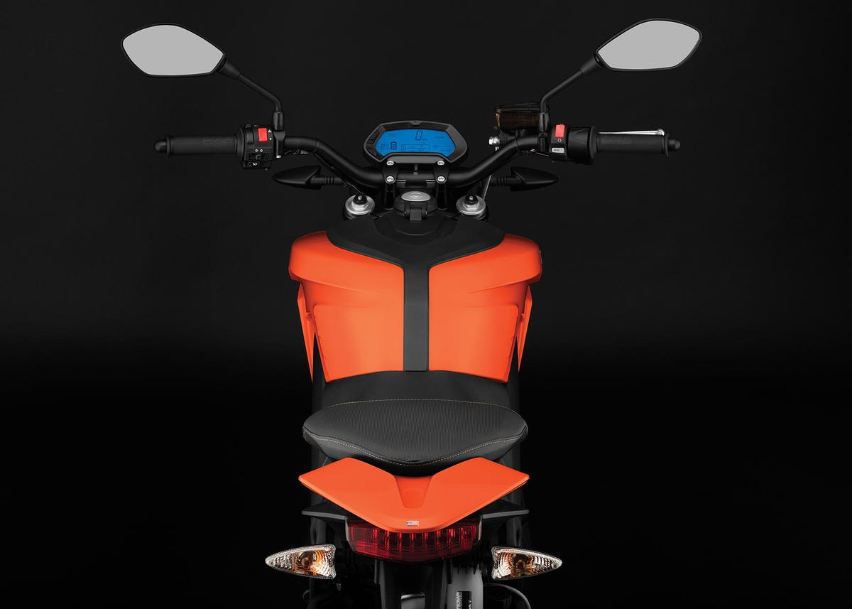 2017-zero-ds-detail-rider-view-1680x1200-press.jpg