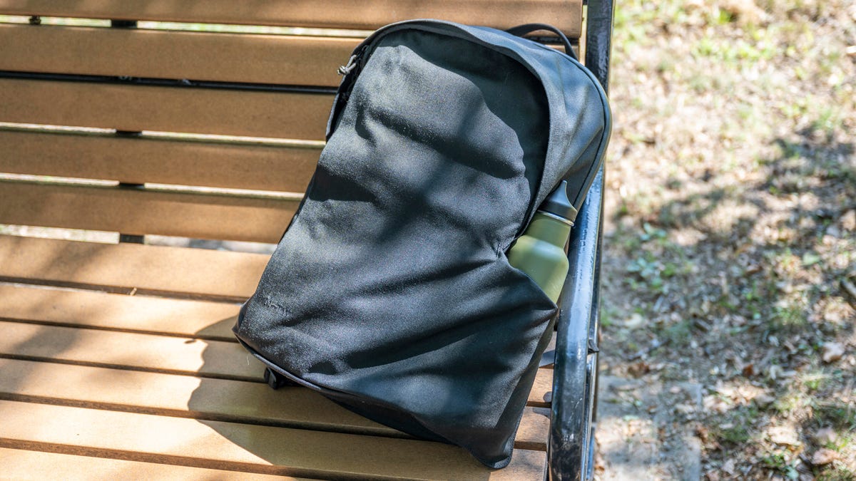 Moment now has an everyday backpack, tote for techie travelers - CNET