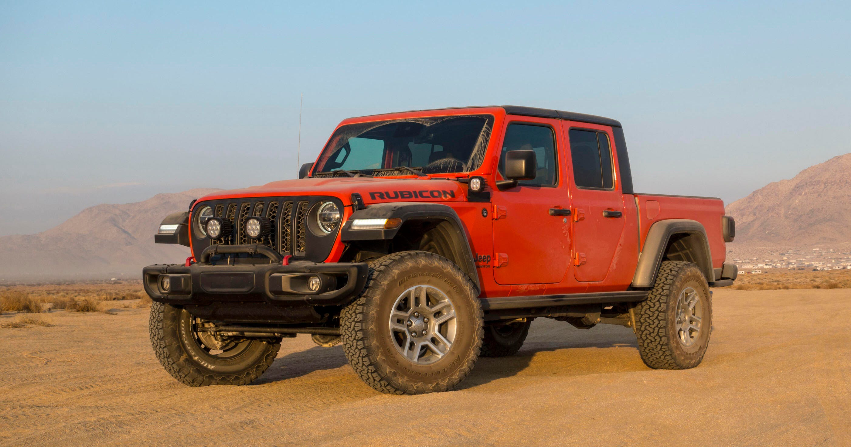 2020 Jeep Gladiator quick drive review: Mopar-tuned king of the desert -  CNET