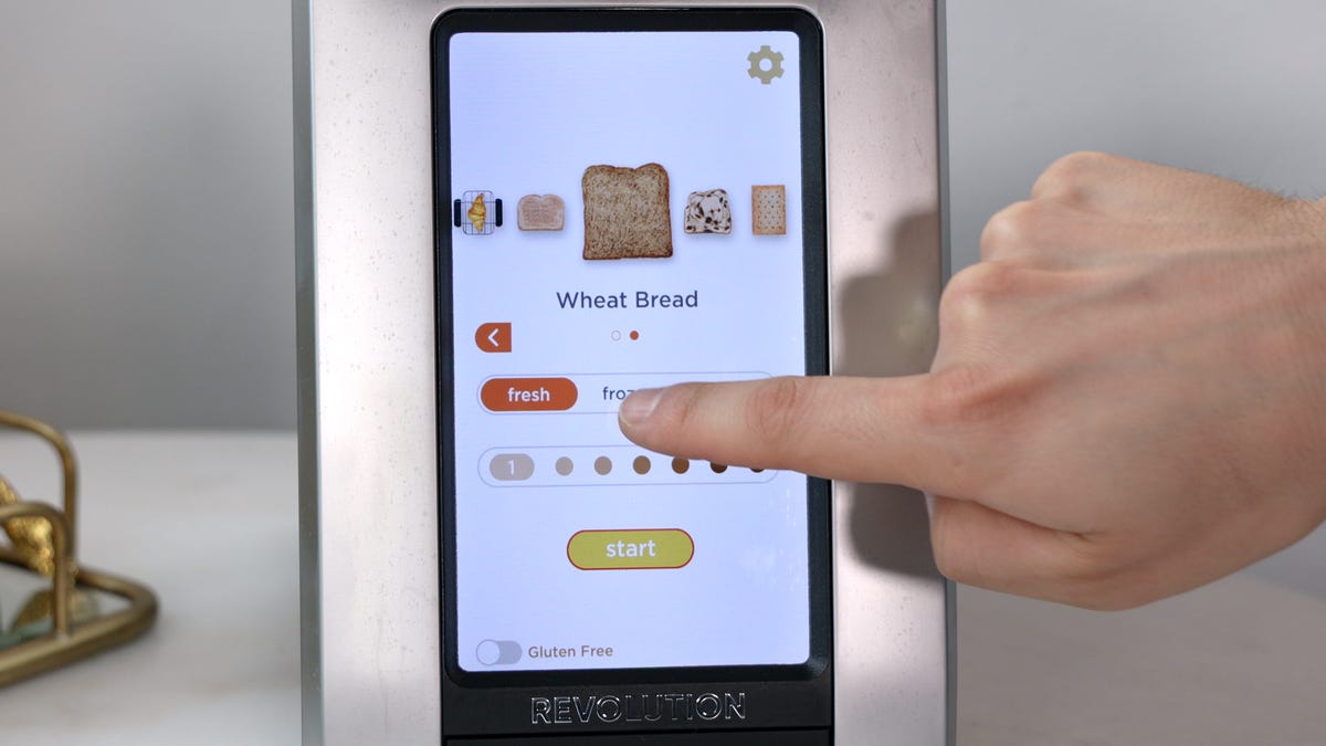 Using the R270's touchscreen interface to select wheat bread