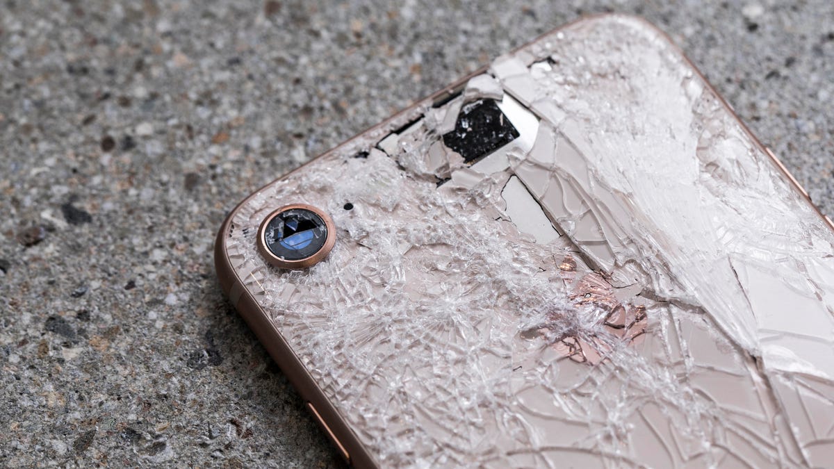 apple-iphone-8-drop-test-smashed-broken4661