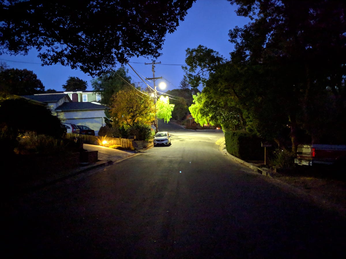 20181108-dark-street-pixel-3-xl-night-sight