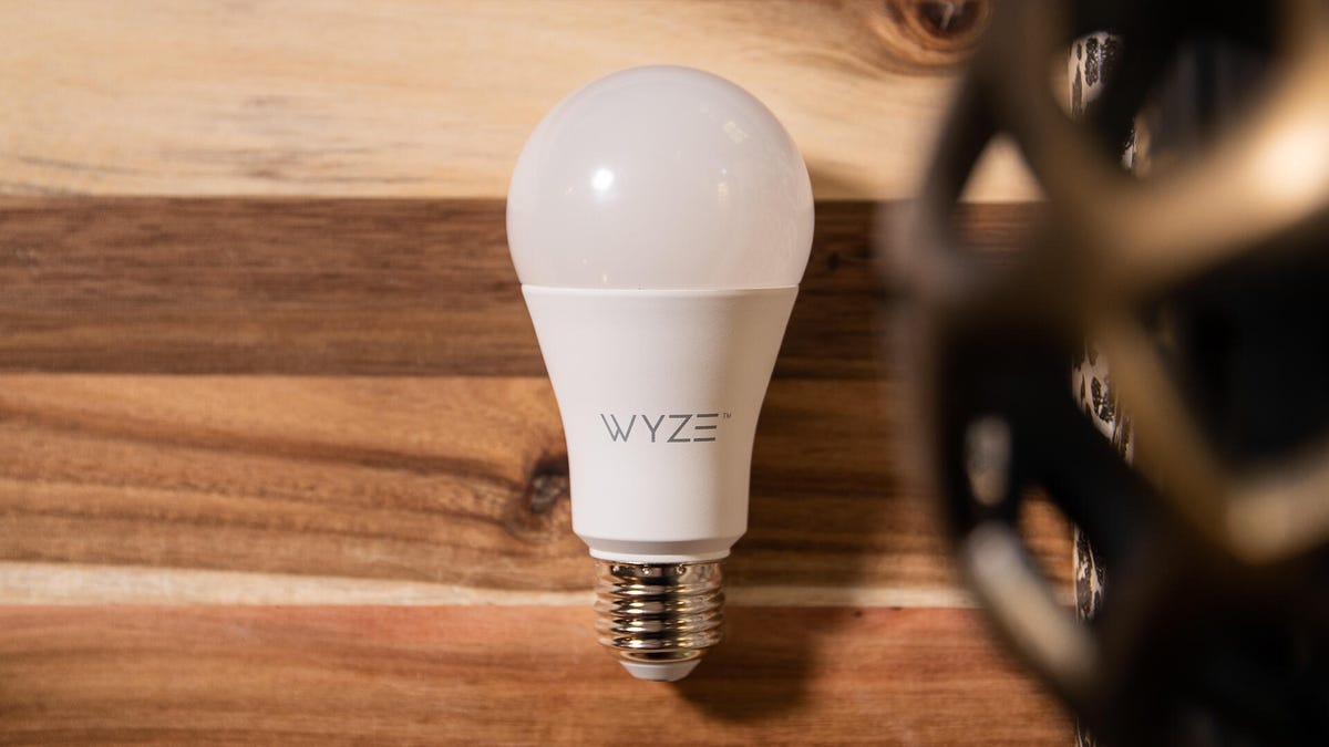 Hacks@Home: How to get started with smart light bulbs - Video - CNET