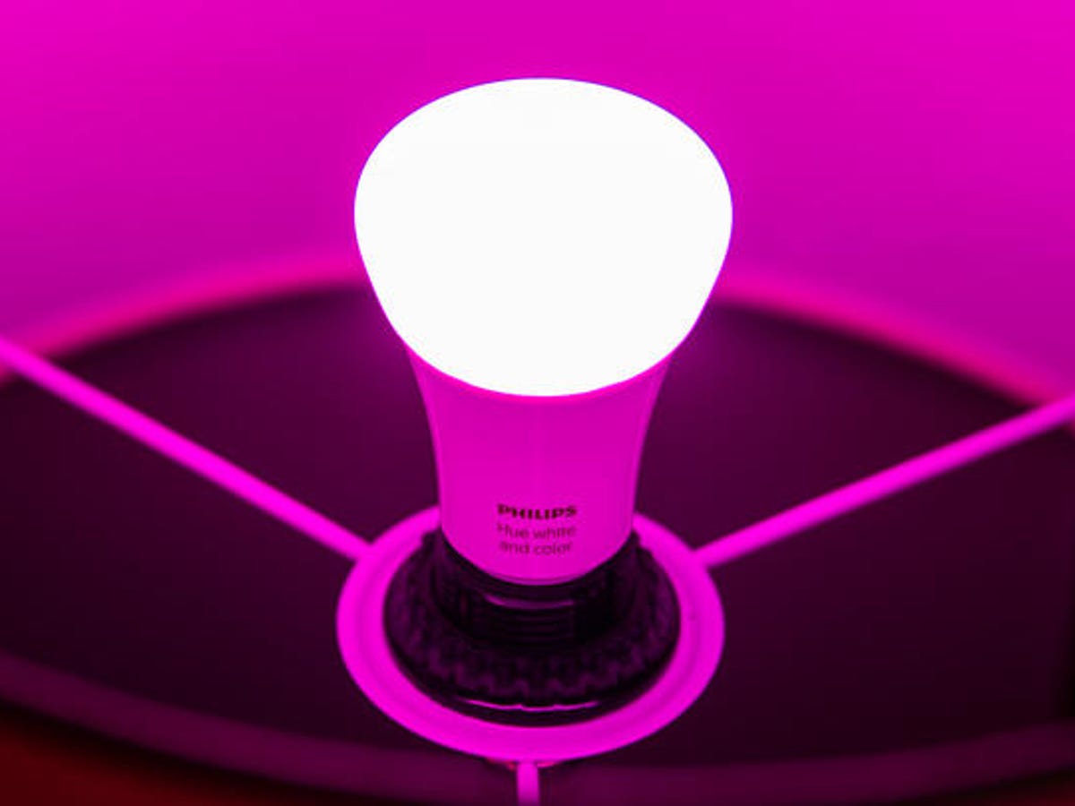 udgør lettelse Aktiv Philips Hue's new Bluetooth light bulbs mean you don't need a hub - CNET