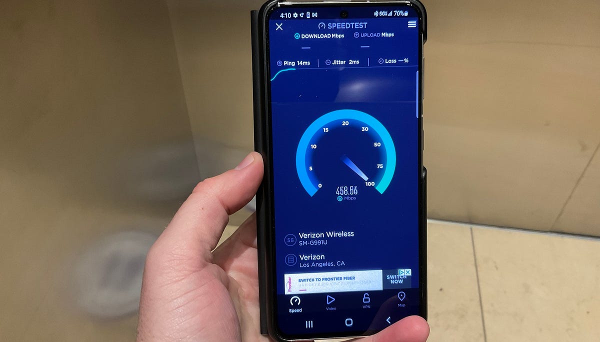 A Samsung Galaxy S21 5G connected to Verizon's C-band test network in downtown Los Angeles, running a speed test inside an elevator.