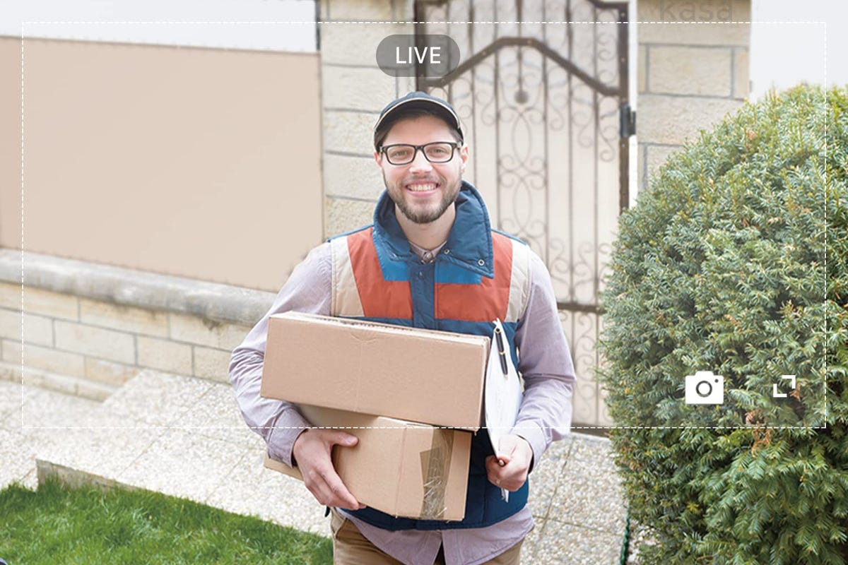 A mock delivery man holding packages stands for a Kasa doorbell live view.