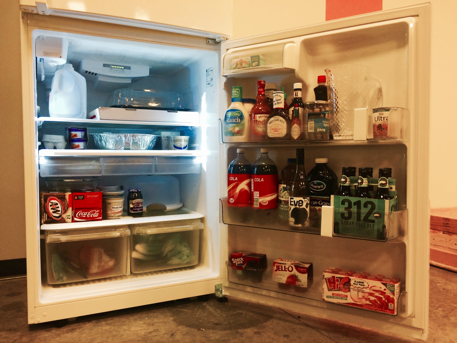 kenmore-79432-top-freezer-refrigerator-storage-shot.jpg