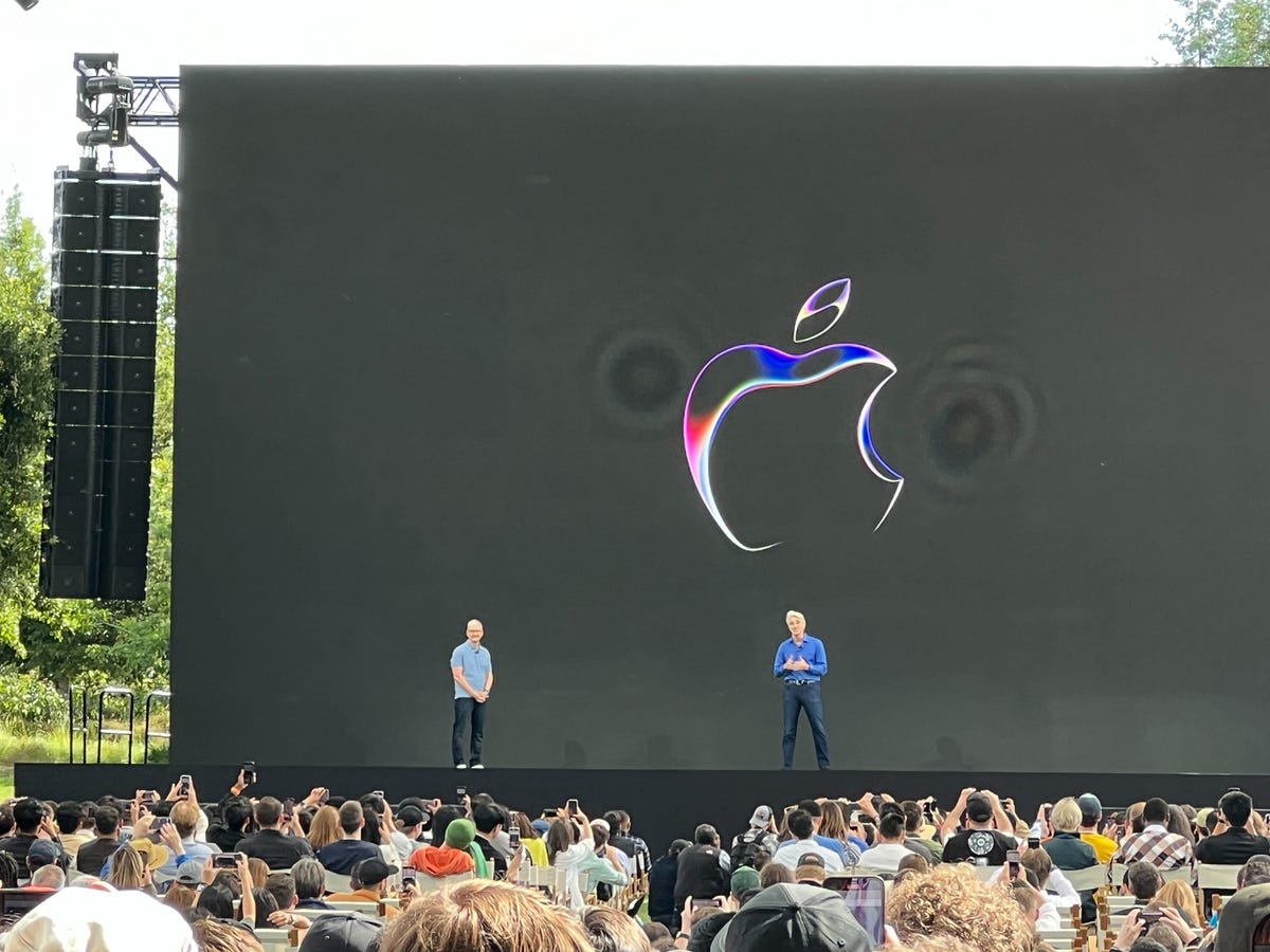 TIm Cook and Craig Federighi at WWDC 2023.