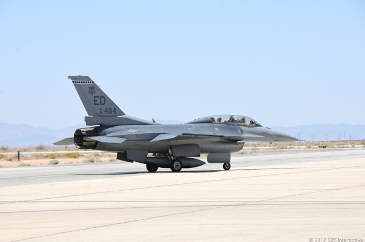 F-16_taxiing_in.jpg