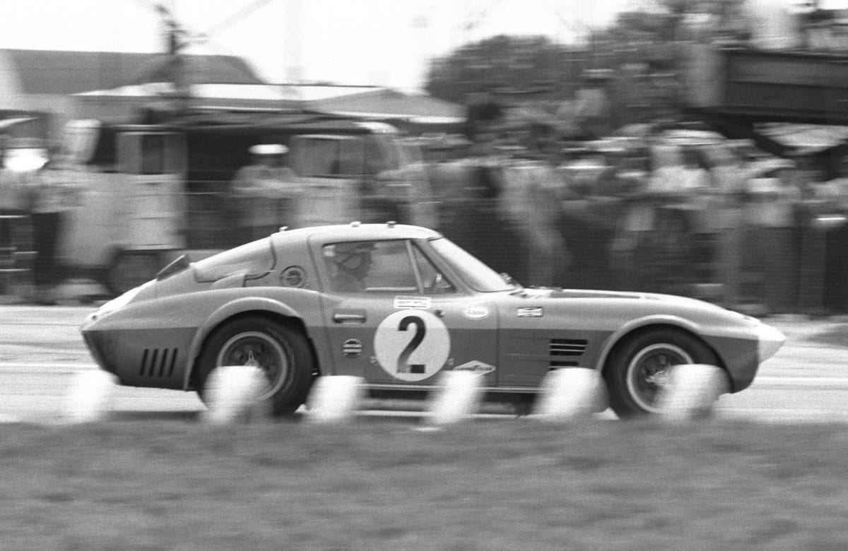 1963-chevrolet-corvette-grand-sport-at-sebring-1
