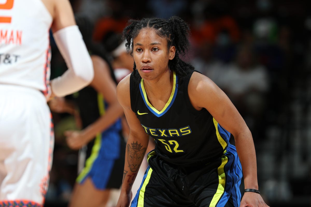 WNBA Playoffs 2022: How to Watch Game 3 of Sun vs. Wings Tonight
                        There's only one spot left in the semifinal round of the WNBA playoffs and two teams will fight for it tonight on ESPN.