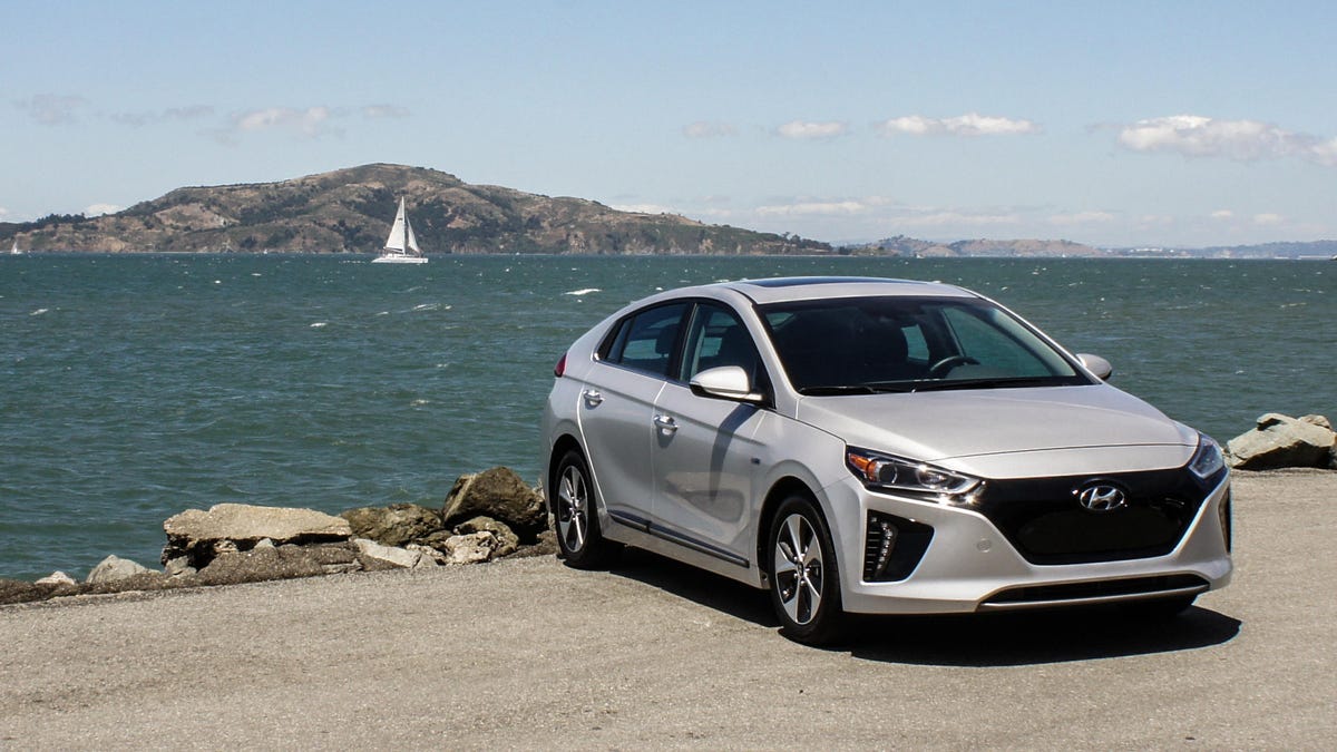 2017 Hyundai Ioniq Electric review: Hyundai's Ioniq Electric drives nice,  but new competition beats it on range - CNET