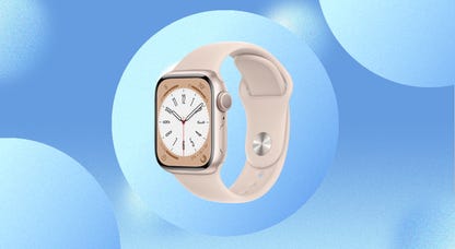 Apple Watch Series 8 in starlight color