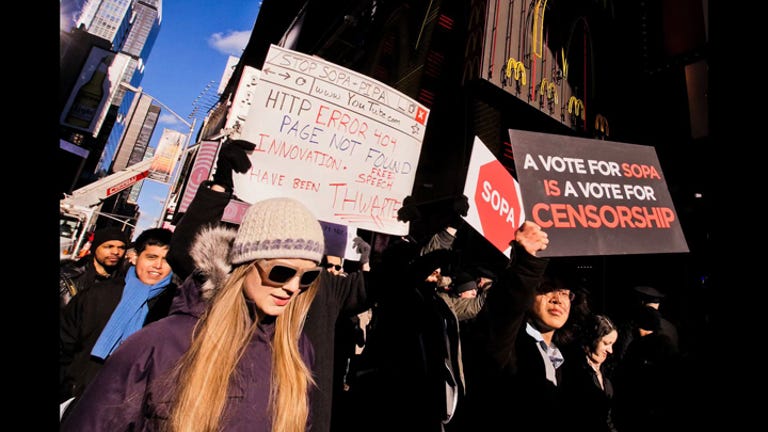 New Yorkers demonstrate against SOPA and PIPA legislation (photos)