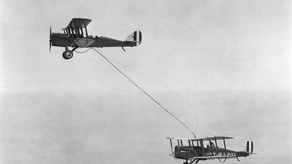 1923 first aerial refueling