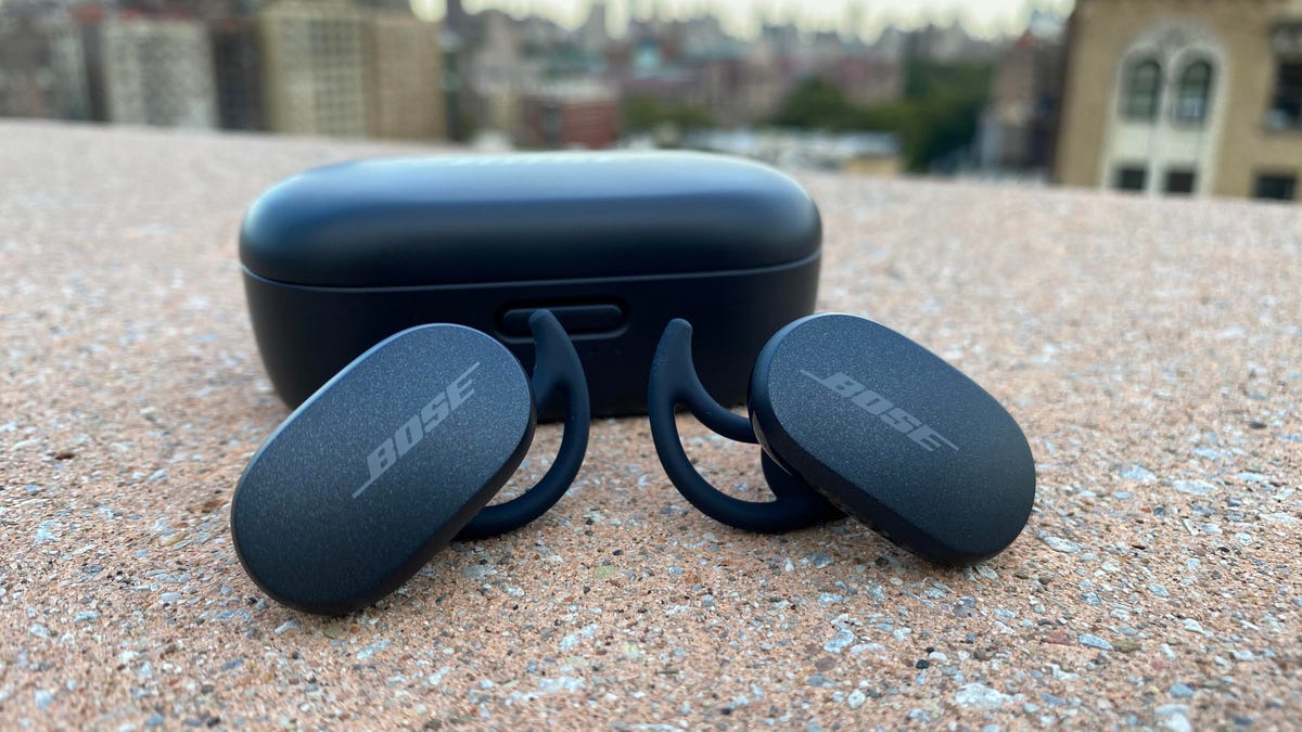 Bose QuietComfort Earbuds review: They beat AirPods Pro on sound and noise  canceling but not design - CNET