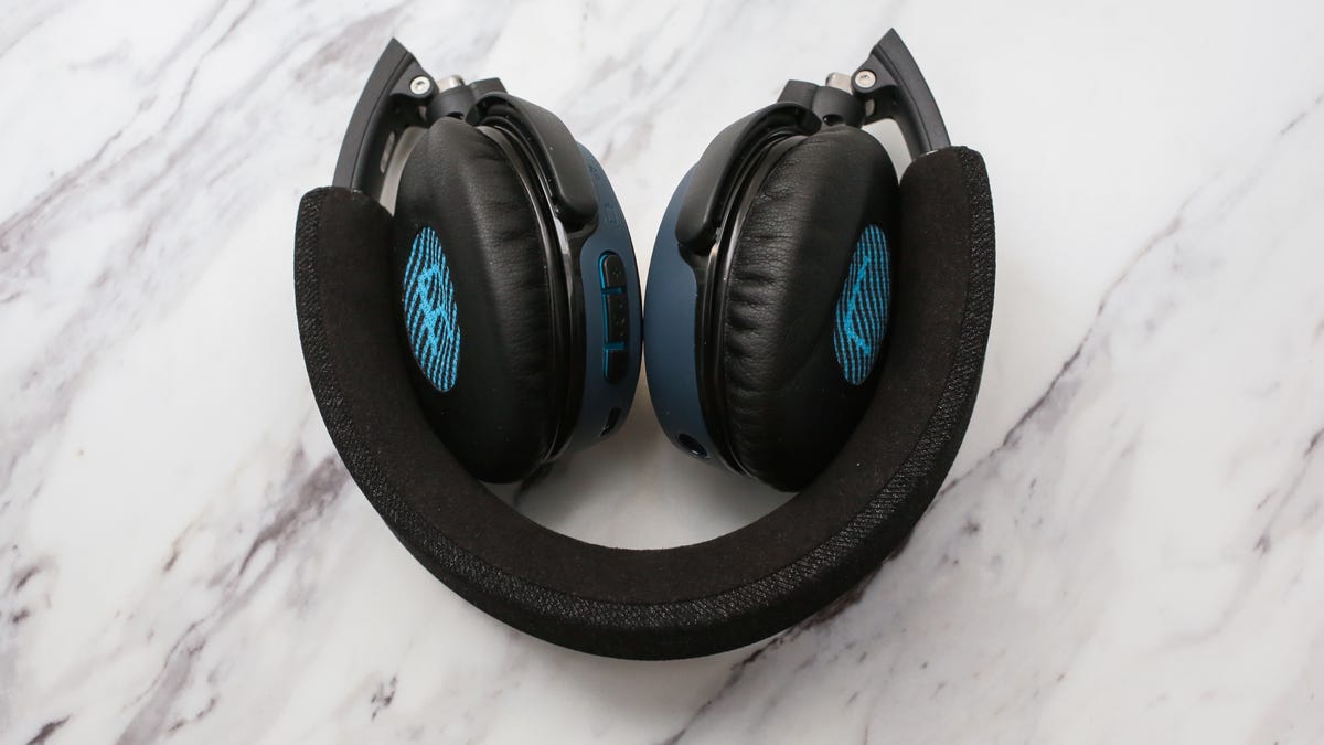 bose-soundlink-bluetooth-on-ear-headphone-product-photos03.jpg