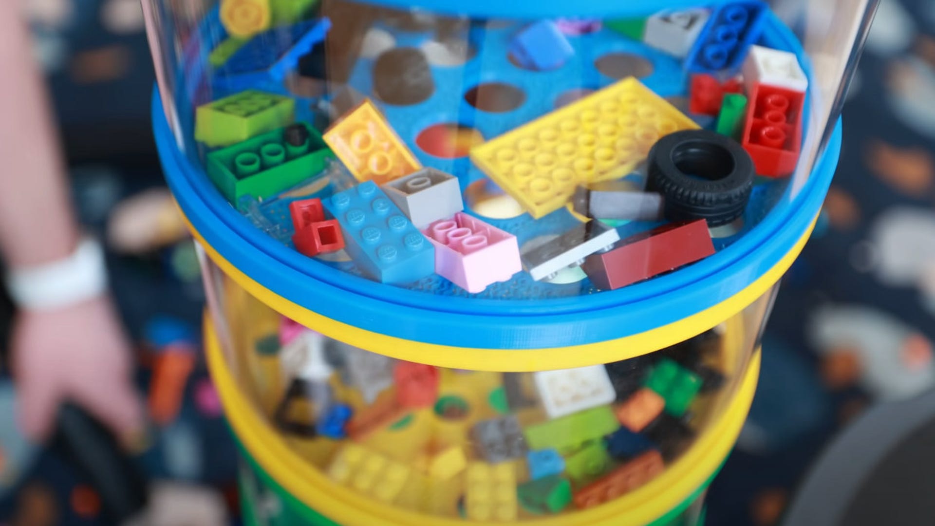 This guy made a vacuum cleaner that organizes LEGO blocks!