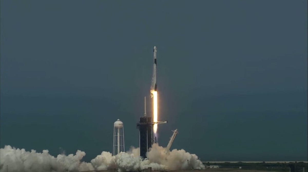 SpaceX Falcon 9 clears the tower