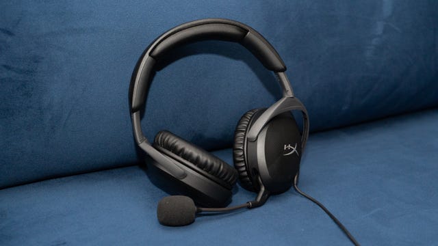 HyperX Cloud Stinger 2 leaning against the back cushion of a blue couch