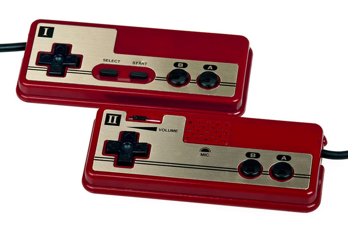 800px-Famicom-Controllers.jpg