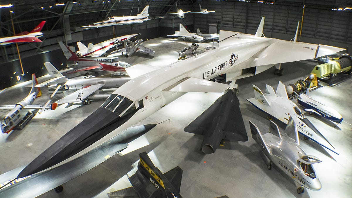 XB70 dwarfing other museum aircraft