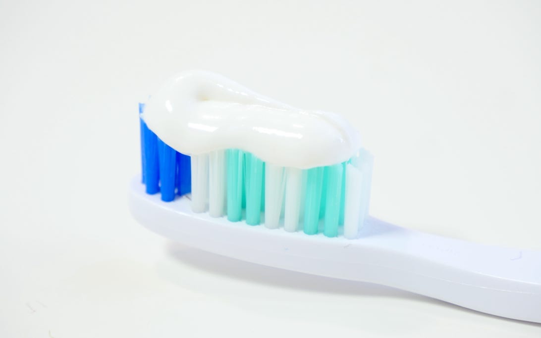 unusual-uses-toothpaste-6.jpg