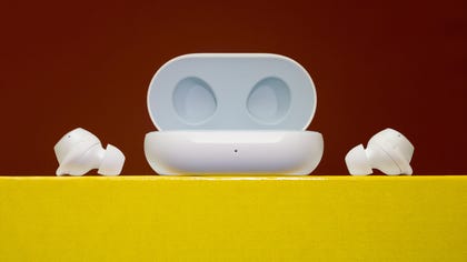 AirPods vs. Galaxy Buds: The original earbuds still hold up - CNET