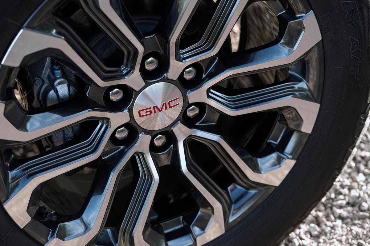 2023 GMC Canyon Denali wheels with painted insets