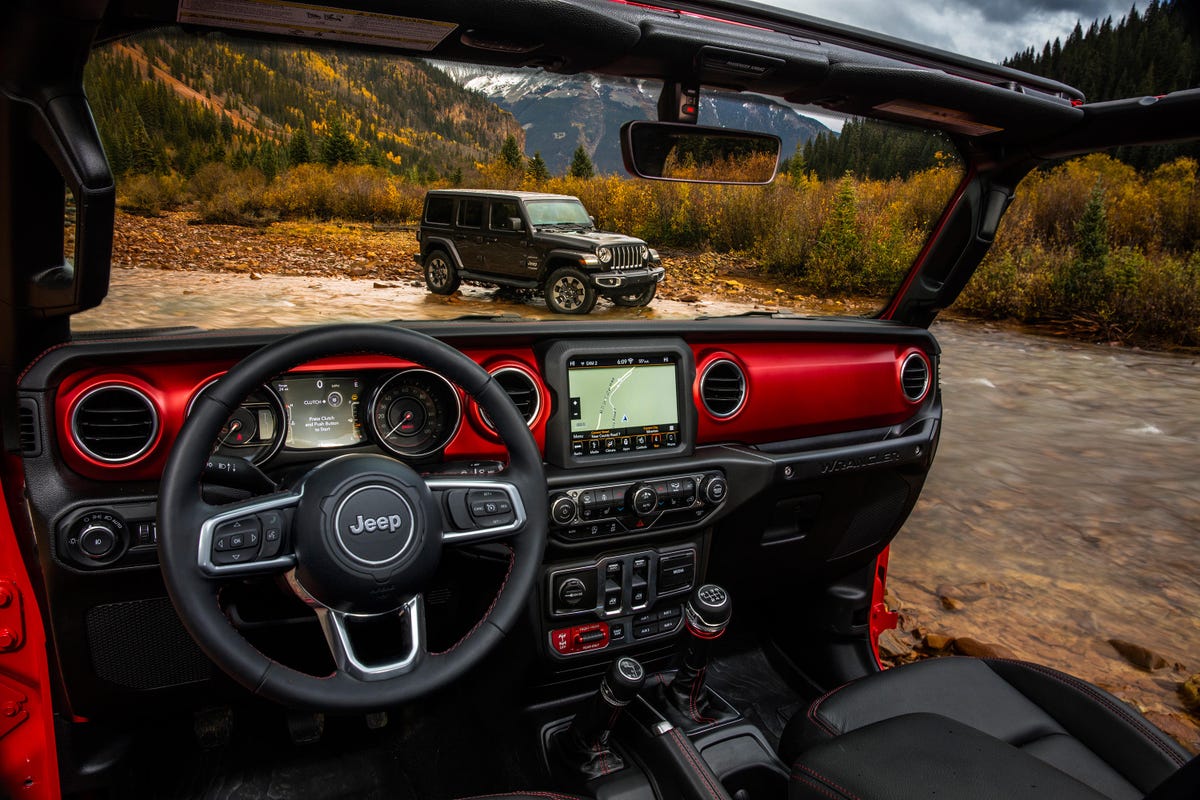 2018-jeep-wrangler-interior-promo