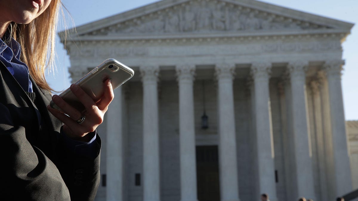 Supreme Court Hears Arguments In Warrantless Search And Seizure Of Cell Phone