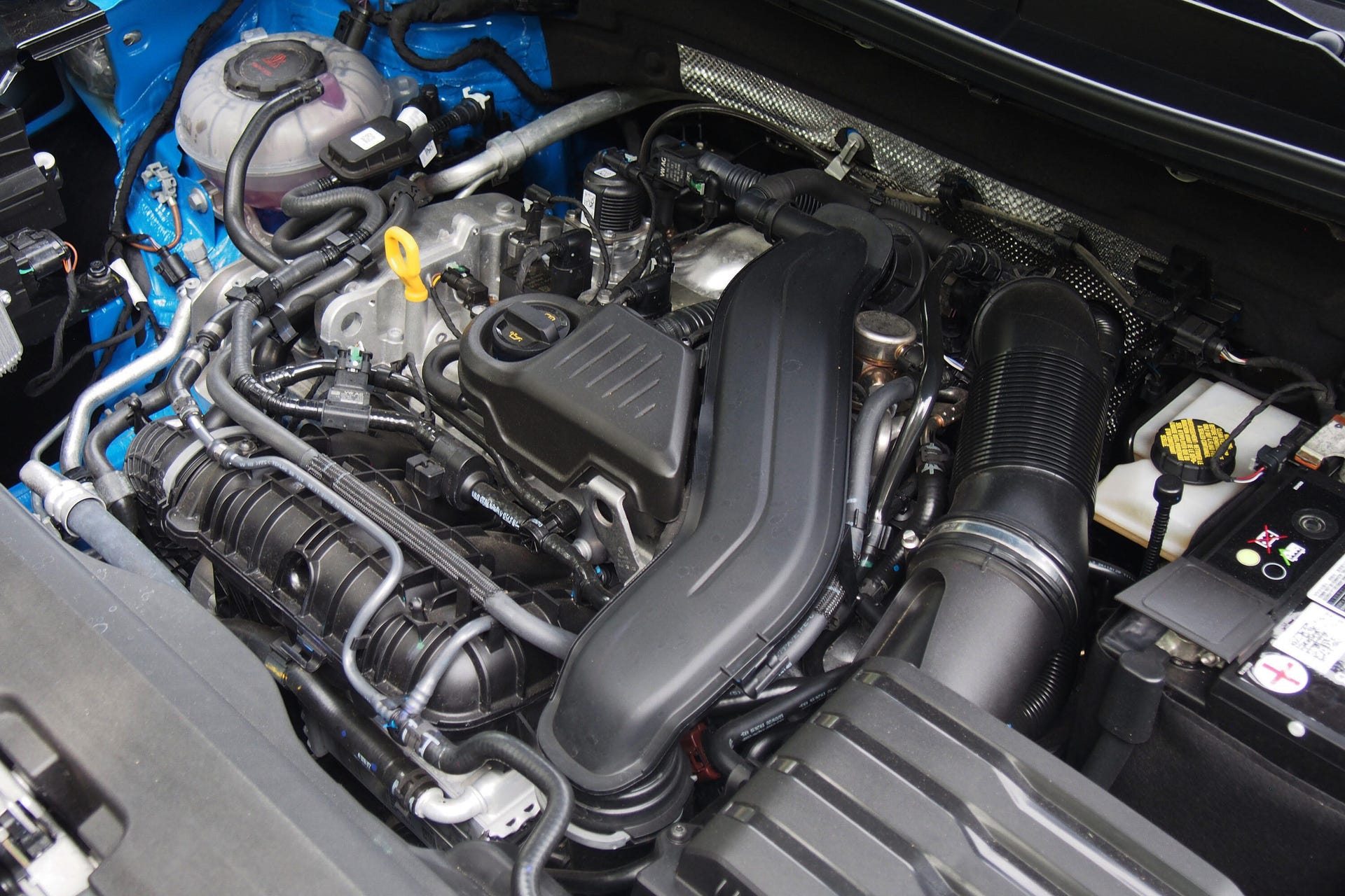2022 Volkswagen Taos SEL FWD - engine