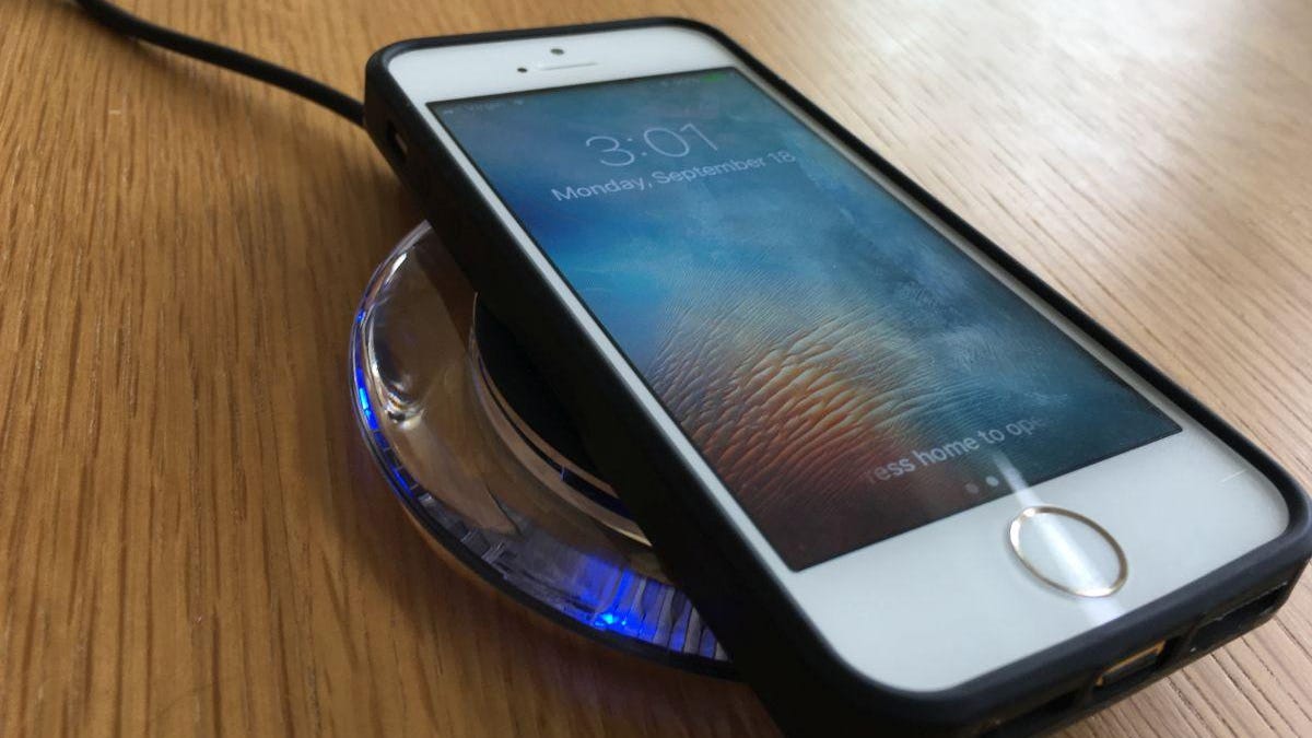 wireless-charging-iphone-5s-in-case