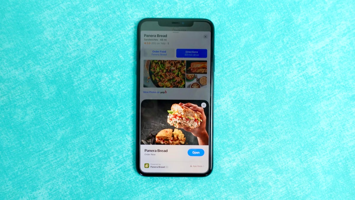 Un iPhone que muestra el clip de la aplicación para Panera Bread