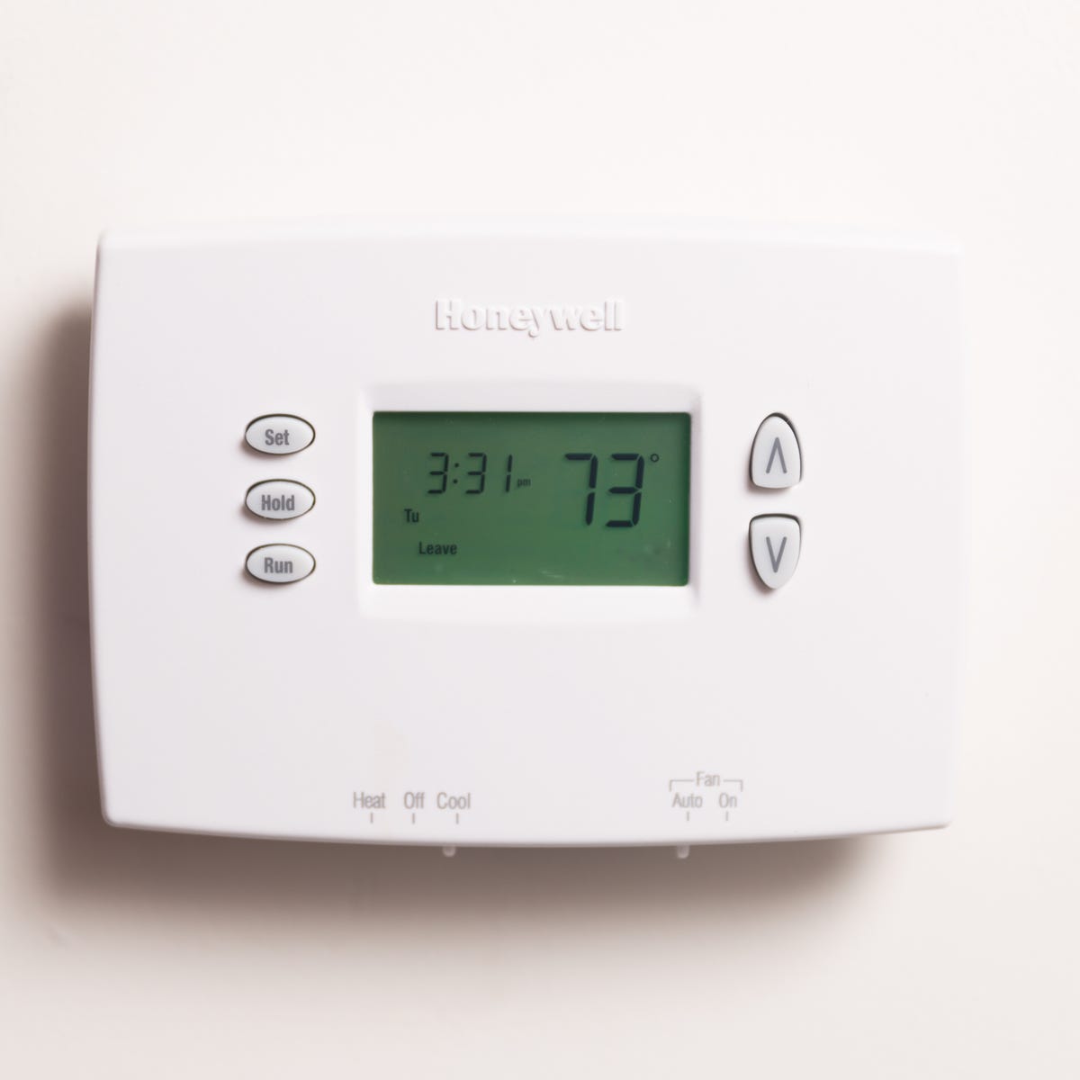 Honeywell RTHL2310B review: Have $25? This simple thermostat works just  fine - CNET