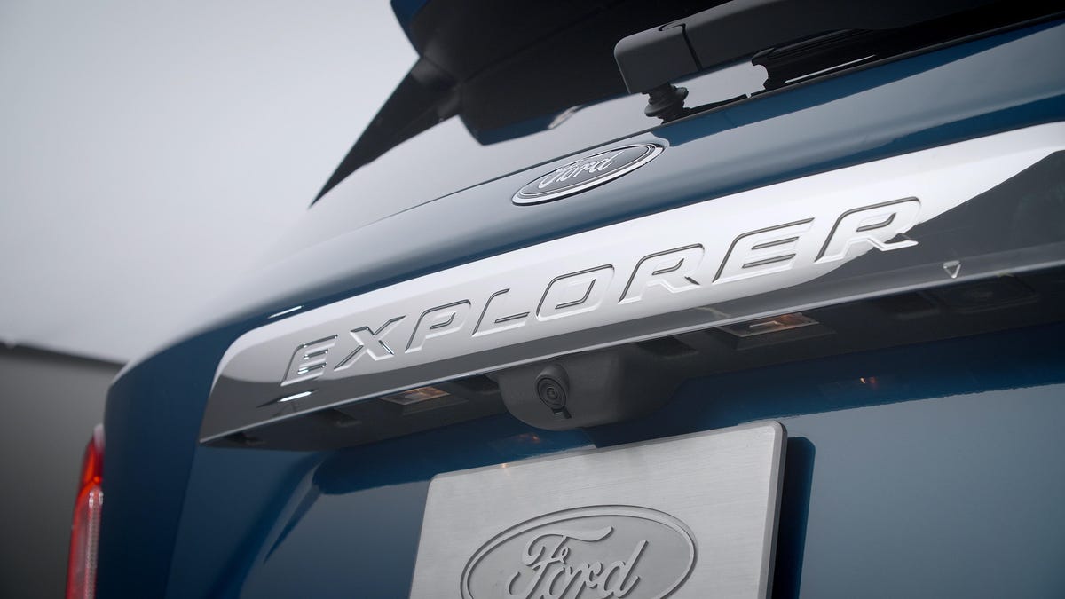 2020-ford-explorer-hybrid-34
