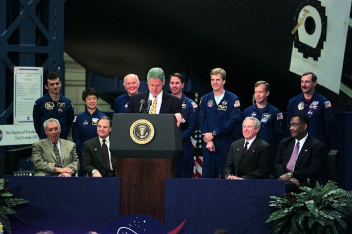 Clinton_and_STS-95_crew_-_NASA.jpg