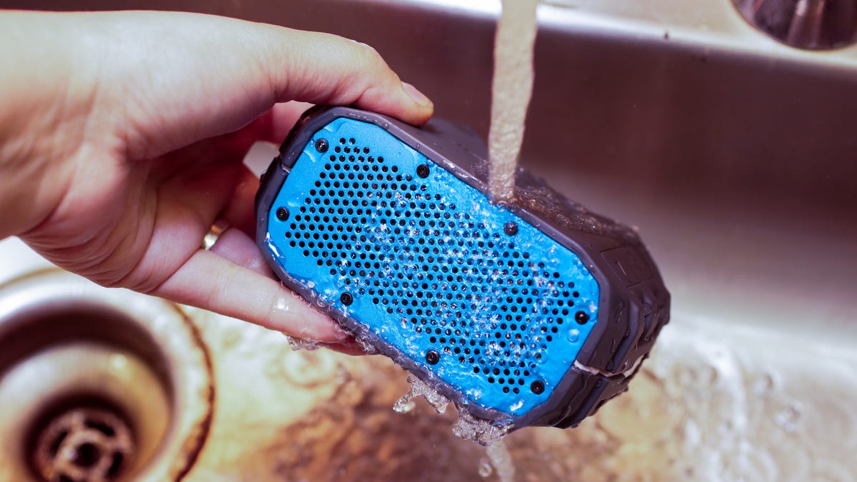 Braven BRV-1 review: A splashproof mini Bluetooth speaker that