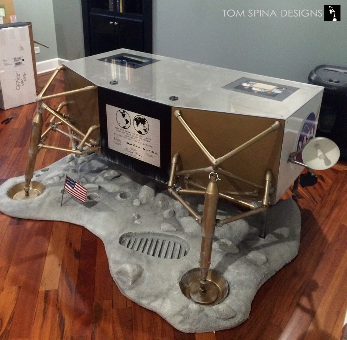 cnet-cool-desks-apollo-11-lander.jpg