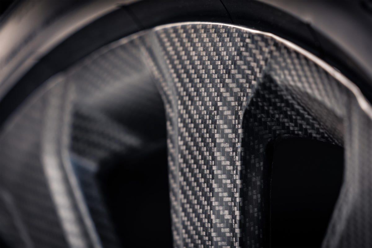 2022-bentley-bentayga-mulliner-carbon-fiber-wheels-114
