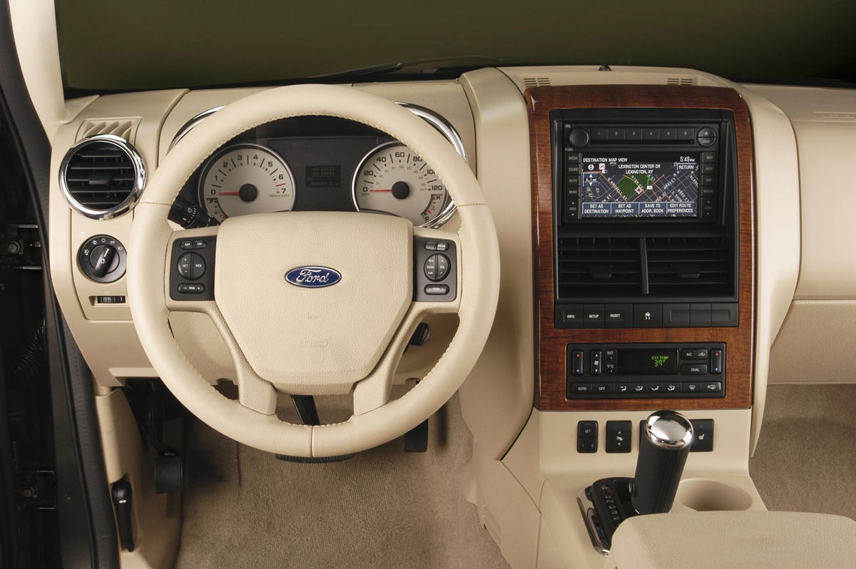 2006-ford-explorer-interior-1