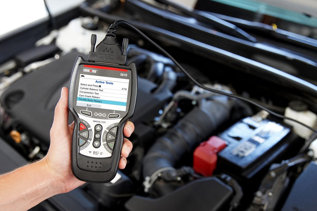 A person uses an OBD2 scanner
