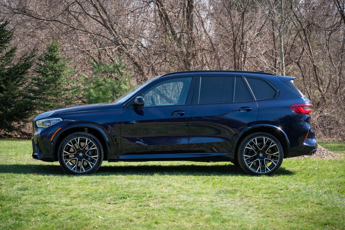 2020-bmw-x5-m-competition-03