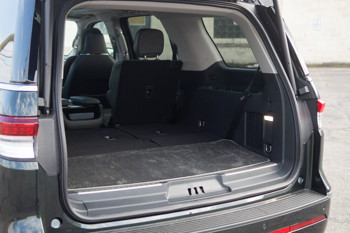 2022 Lincoln Navigator trunk with third row down