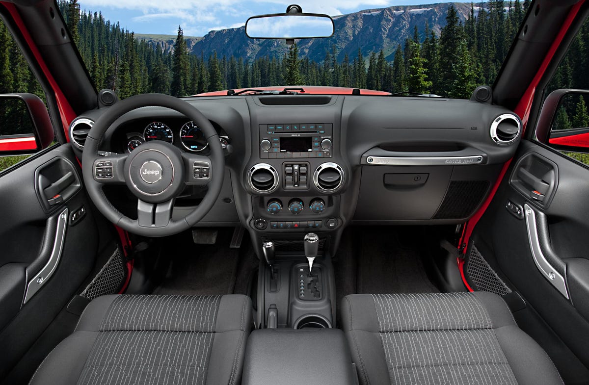 2011-jeep-wrangler-interior-1